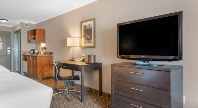 Четырёхместный номер Standard Best Western Plus Fernie Mountain Lodge