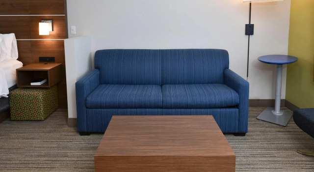 Двухместный люкс Holiday Inn Express & Suites Madisonville by IHG