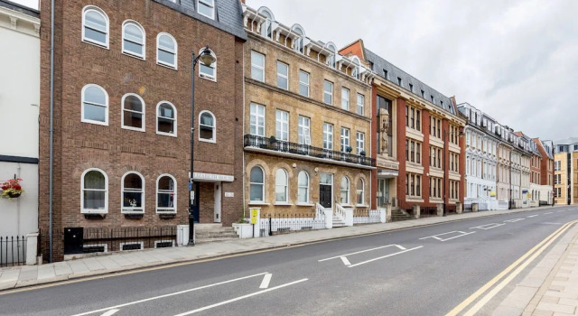 Large Windsor Apartment Free Parking Single or King Beds, Varaa Huoneisto Asunnot kohteessa Merseyside, Huoneisto