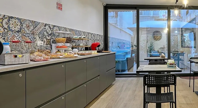 Meridiana B&B, Buchen Sie Bed & Breakfast Hotels in Palermo mit Frühstück, in der Nähe von La Cuba, Frühstück
