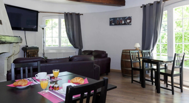 Logis Hôtel Castel Mouisson, Rezerwuj Hotel Barbentane Carros