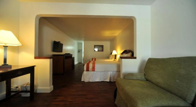 Люкс Standard Americas Best Value Inn - Williamsburg/Lightfoot Area
