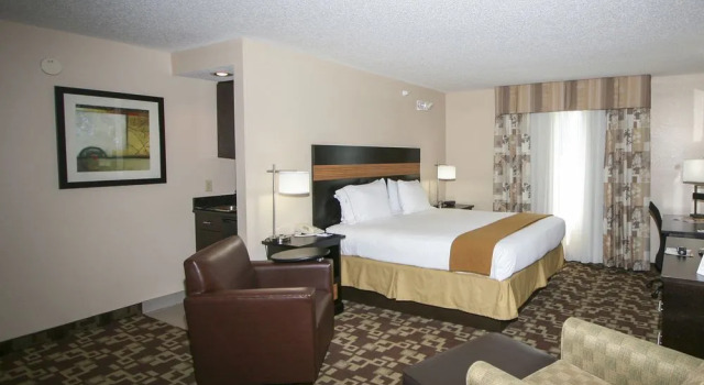 Holiday Inn Express SHELBY @ HWY 74, Забронировать Отель Шелби Северная Каролина