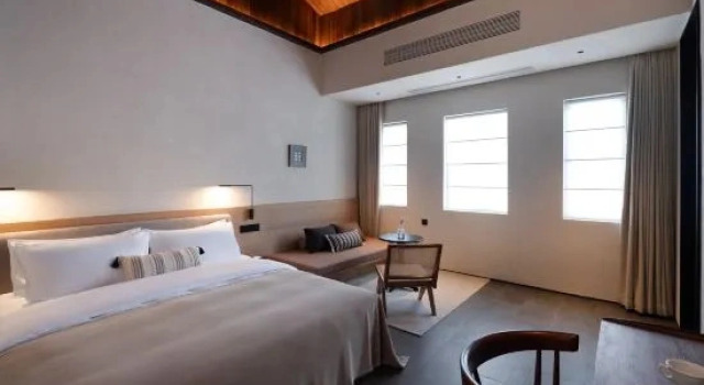 Двухместный люкс с балконом LIVINGSENSE Yinxi Shiwai Hotel