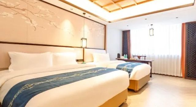Люкс Deluxe Pinxuan Hotel (Zhaoqing Railway Station)