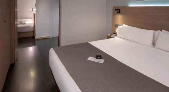 Трёхместный номер Deluxe Hotel SERHS Rivoli Rambla