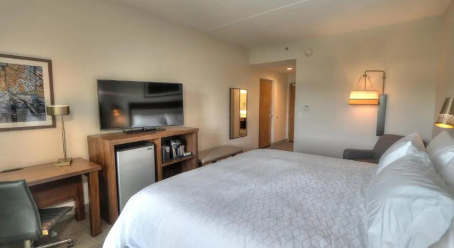 Номер Standard с балконом Holiday Inn & Suites Pigeon Forge Convention Center by IHG