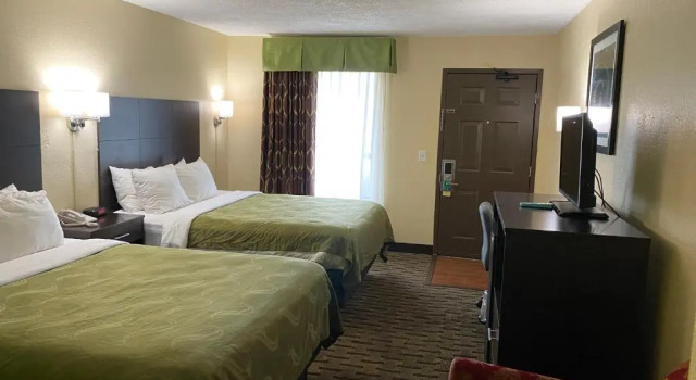 Четырёхместный номер Standard Quality Inn Elizabeth City near University