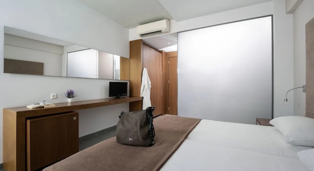 Номер Superior с балконом и с красивым видом из окна Oktober Downtown Boutique Hotel
