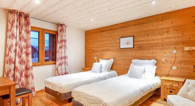 Cosy Chalet in Village of Les Allues, Забронировать Шале Виллы Овернь-Рона-Альпы, Вилла