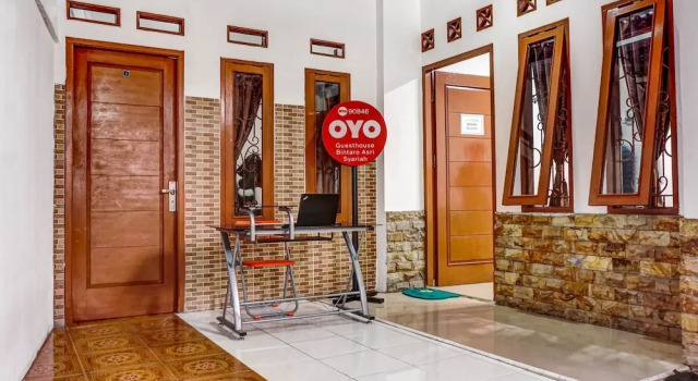 OYO 90846 Guesthouse Bintaro Asri Syariah, Prenota Hotel Hotel a South Tangerang con parcheggio, Parcheggio