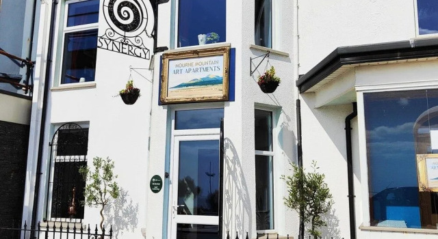 Mourne Mountain Art Apartments, Забронировать Апартаменты/квартира Ньюкасл Mourne Mountains, рядом с Newcastle Community Cinema