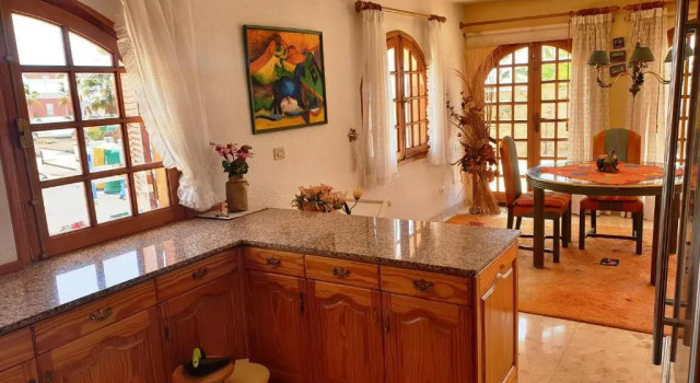 Коттедж Sunny house with private pool and sea view