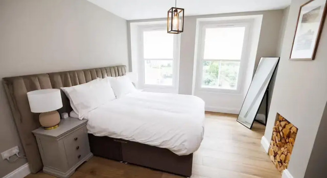 Stylish 3-bed Apartment in the Heritage Quarter, Забронировать Апартаменты/квартира Данфермлин Файф, рядом с Музей «Место рождения Эндрю Карнеги»