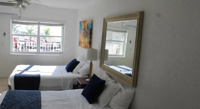 Четырёхместный номер Deluxe с видом на океан Golden Sand Oceanfront