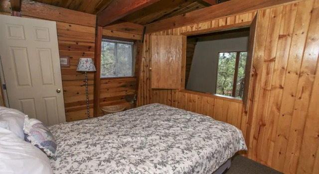 Sleepy Cat Cabin, Забронировать Отель Биг-Бэар-Сити San Bernardino Mountains
