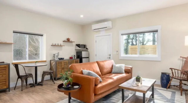 Eco-luxe 1bdr w Patio Free Tix Near Biltmore