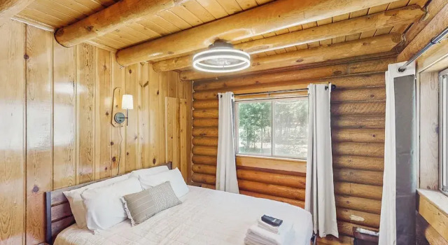 3BR Cabin w/ Loft, Wood Stove, AC & Fire Pit