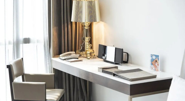 Purity Grove Phrom Phong by Favstay, Забронировать Отель Отели Бангкока с бассейном, рядом с Улица Сой Ковбой, Бассейн
