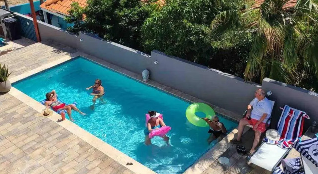 Private Estate with Pool 10bed/6baths, Varaa Hotelli Noord Aruba