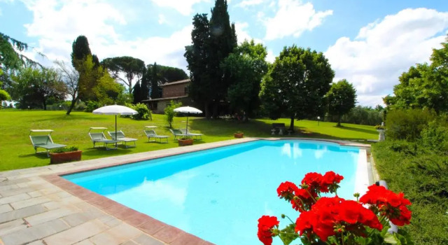 Вилла Stunning private villa for 6 guests with private pool, TV, pets allowed and parking