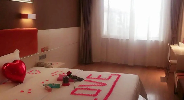 Номер Premium 7Days Premium Yueyang Baling East Road High Speed Railway Station Branch