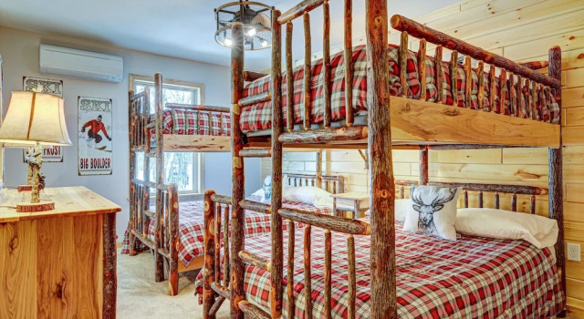 Top Notch Lodge by Avantstay Hot Tub, Game Room, Community Pool, Deck, Buchen Sie Ferienhaus Albrightsville 