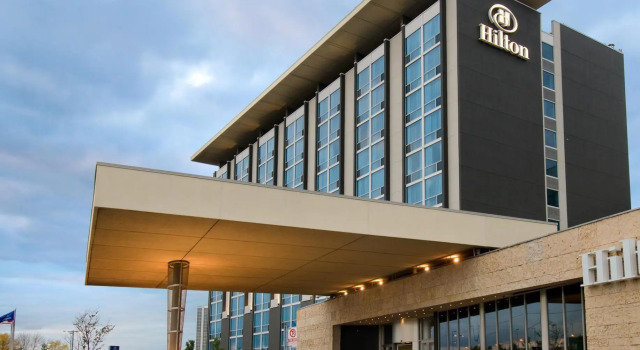 Номер South Tower Hilton Toronto Airport Hotel & Suites
