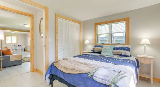 Houghton Lake Cottage w/ Patio: Walk to Waterfront, Varaa Lomakoti Houghton Lake Michigan