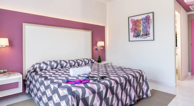 Двухместный номер Standard с балконом и с видом на город The Purple Hotel