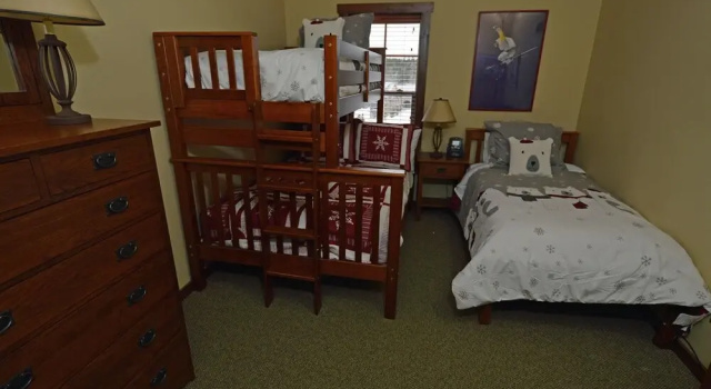 Коттедж с 2 комнатами 2 Br: Soaring Eagle 211