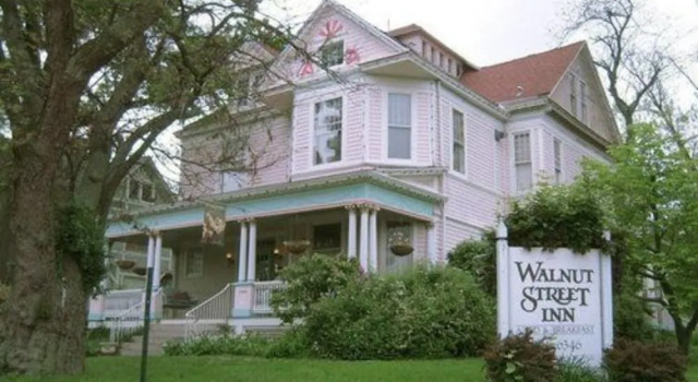 Walnut Street Inn, Забронировать Отель «постель и завтрак» Спрингфилд Озакр