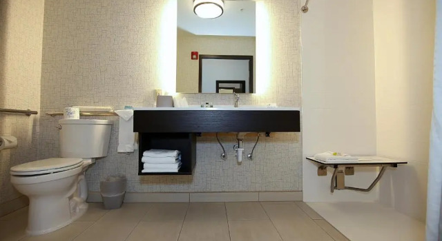 Четырёхместный номер Standard Holiday Inn Express Hotel & Suites Ashland by IHG