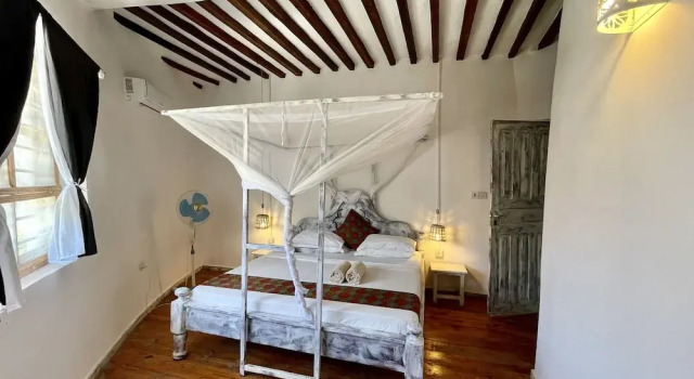 Duara House