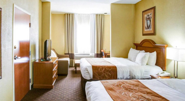 Четырёхместный люкс Comfort Suites Brenham