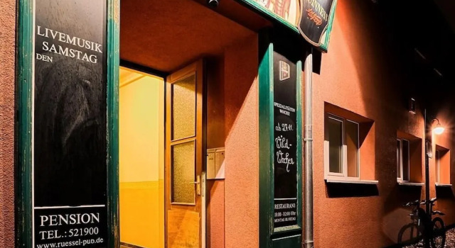 Pension Rüssel-Pub, Prenota Affittacamere Hotel a Garz con parcheggio, Parcheggio