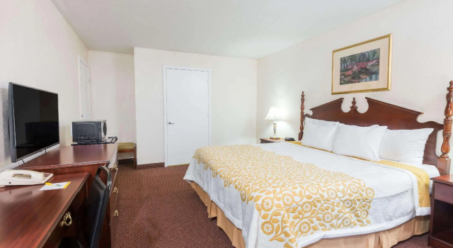 Двухместный номер Standard Days Inn by Wyndham Amherst OH - Near Cleveland Cedar Point & Lake Erie