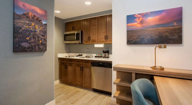 Люкс с видом на горы Homewood Suites By Hilton Albuquerque Downtown