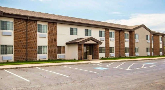 Quality Inn Chesterton near Indiana Dunes National Park I-94