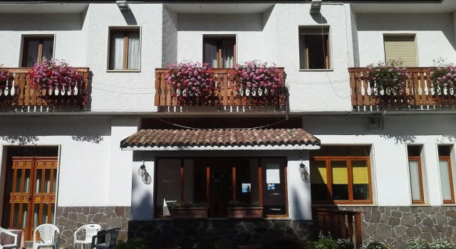 Hotel Abruzzo, Rezerwuj Hotel Hotele w Molise z basenem, Basen
