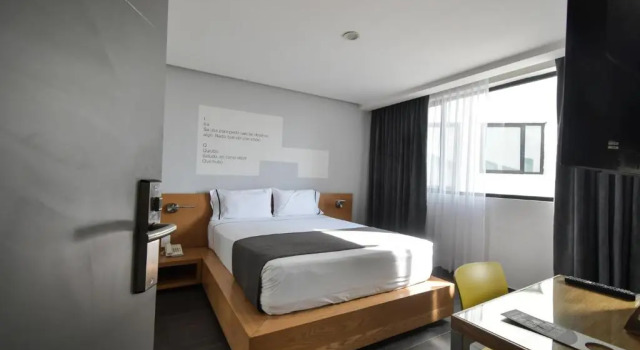Двухместный номер Standard Hotel Perla Central