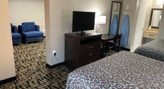 Четырёхместная студия Homegate Inn And Suites