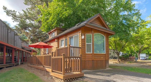 Коттедж c 1 комнатой 49'er Village RV Resort