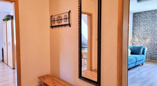 Apartment Bayreuth, 4 Zimmer Ferienwohnung im Haus mit Kunst, WLAN, Küche, Parkplatz, Varaa Huoneisto Hotellit Baijeri pysäköinnillä, Pysäköinti