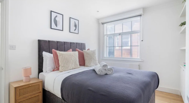 Stylish Soho 1BR Central, Забронировать Апартаменты/квартира Лондон Большой Лондон, рядом с Музей мультфильмов