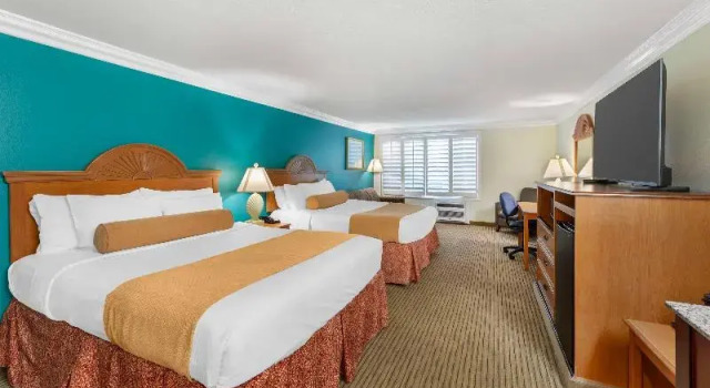 Четырёхместный номер Standard Best Western Harbour Inn & Suites Huntington - Sunset Beach