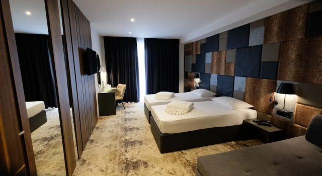Трёхместный номер Deluxe с балконом Hollywood Hotel