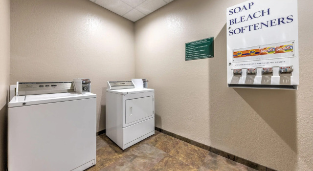 La Quinta Inn & Suites by Wyndham Marble Falls, Забронировать Отель СПА-отели Марбл-Фолс, SPA-услуги