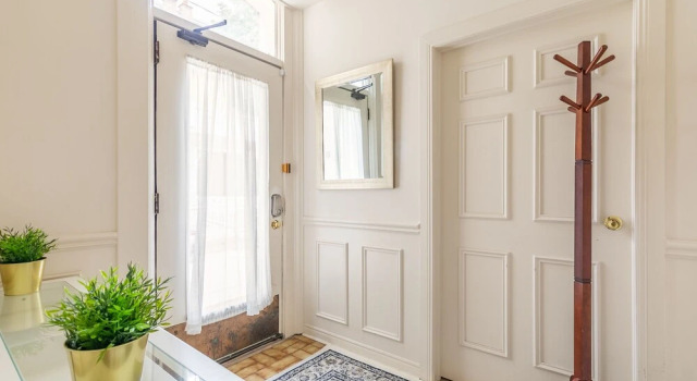 Beautiful Downtown House by Easyhosts, Varaa Hotelli Toronto 