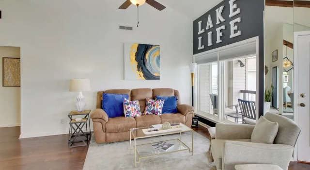Million-dollar Views: Condo on Lake Hamilton!